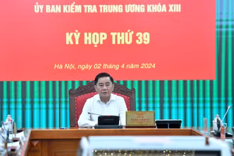 Đồng chí Trần Cẩm Tú, Ủy viên Bộ Chính trị, Bí thư Trung ương Đảng, Chủ nhiệm Ủy ban Kiểm tra Trung ương chủ trì Kỳ họp thứ 39 của Ủy ban Kiểm tra Trung ương Đảng. Ảnh ĐĂNG KHOA