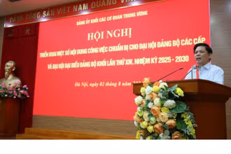 Đồng chí Nguyễn Văn Thể, Ủy viên Trung ương Đảng, Bí thư Đảng ủy Khối phát biểu tại Hội nghị.