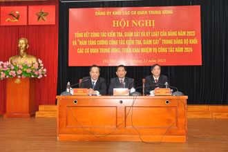 Các đồng chí chủ trì hội nghị.