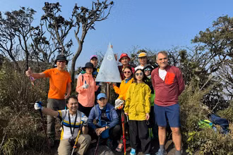 Đích đến là đỉnh Putaleng cao 3.049 m.