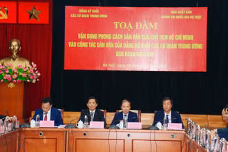 Các đồng chí chủ trì Tọa đàm.