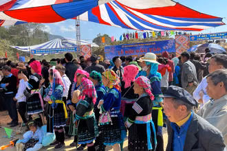 Lễ hội Gầu Tào thu hút người dân các dân tộc ở huyện Phong Thổ và các địa phương lân cận.