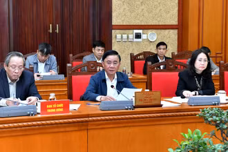 Đồng chí Trần Cẩm Tú, Ủy viên Bộ Chính trị, Thường trực Ban Bí thư chủ trì giao ban với các ban đảng, các văn phòng, các đảng ủy và một số cơ quan ở Trung ương. ( Ảnh: Đăng Khoa)