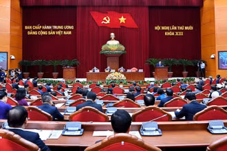 Ngày làm việc thứ hai của Hội nghị Trung ương 10 khóa XIII