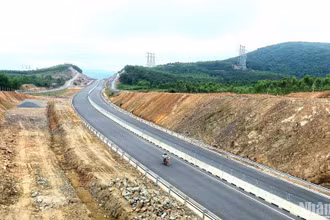 Một đoạn cao tốc bắc-nam phía đông qua tỉnh Quảng Bình đã cơ bản hoàn thành.