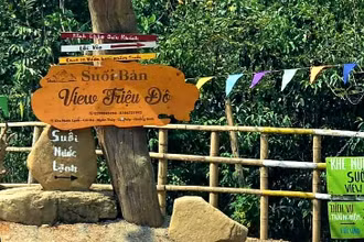 Một điểm du lịch, dịch vụ tự phát ở suối Nước Lạnh bị đình chỉ, buộc tháo dỡ.