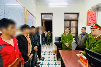 Nhóm 5 đối tượng chính gây ra các vụ cắt trộm rừng trồng ở Xuân Trạch bị Công an huyện Bố Trạch khởi tố, bắt giam.
