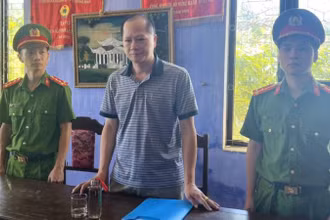 Công an tỉnh Quảng Bình tống đạt quyết định khởi tố bị can đối với Nguyễn Thanh Long.