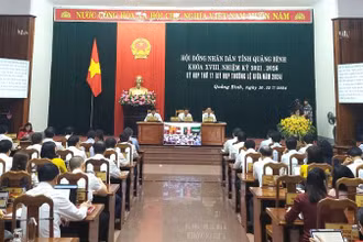 Quang cảnh kỳ họp thứ 17 của Hội đồng nhân dân tỉnh Quảng Bình.