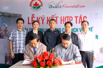 Ký kết, tài trợ kinh phí cung cấp dịch vụ cấp cứu ở khu vực thị trấn Phong Nha, huyện Bố Trạch (Quảng Bình).