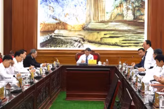 Đồng chí Lê Minh Hưng chủ trì buổi làm việc với Ban Thường vụ Tỉnh ủy Quảng Bình.