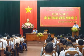 Quang cảnh hội nghị gặp mặt, đối thoại với doanh nghiệp và chủ đầu tư của tỉnh Quảng Bình.