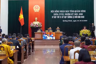 Quang cảnh kỳ họp thứ 12, Hội đồng nhân dân tỉnh Quảng Bình.