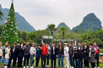 Đoàn Famtrip Hàn Quốc khảo sát các điểm đến, sản phẩm du lịch tại Vườn quốc gia Phong Nha-Kẻ Bàng.