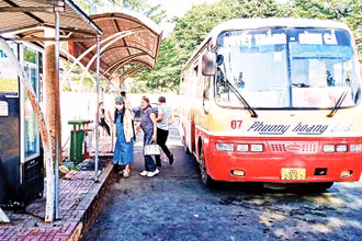 Đi lại bằng xe buýt ngày càng phổ biến trên địa bàn tỉnh Thái Nguyên.