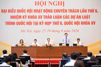 Hội nghị đại biểu Quốc hội hoạt động chuyên trách thảo luận về dự án Luật Công chứng (sửa đổi). (Ảnh DUY LINH)