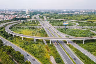 Năm 2023, cả nước hoàn thành thêm 475 km đường cao tốc, đưa tổng số chiều dài đường cao tốc được khai thác lên 1.892 km.