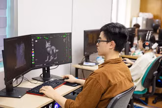 Nhân viên Công ty Alpha Animation Studio ứng dụng AI trong sản xuất phim.