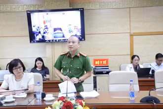 Đại diện Cục Cảnh sát điều tra tội phạm về ma túy trao đổi về thực trạng mua bán, sử dụng, xử lý thuốc lá điện tử tại Hội thảo công bố tác hại của thuốc lá điện tử, thuốc lá nung nóng.