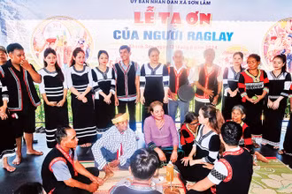 Quang cảnh lễ tạ ơn của người Ra Glai.
