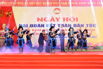 Chương trình nghệ thuật Ngày hội Đại đoàn kết toàn dân tộc tại xã Sà Dề Phìn, huyện Sìn Hồ, tỉnh Lai Châu. (Ảnh TRẦN HẢI)