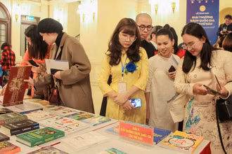 Khu vực trưng bày sách đoạt Giải thưởng Sách quốc gia 2023.