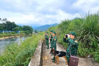 Cán bộ, chiến sĩ Đồn Biên phòng Cửa khẩu Hoành Mô, Bình Liêu (Quảng Ninh) tăng cường tuần tra, kiểm soát ngăn chặn và đấu tranh hiệu quả với tội phạm buôn bán người qua biên giới.