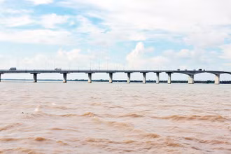 Cầu Cổ Chiên 1 kết nối tỉnh Trà Vinh với tỉnh Bến Tre vàThành phố Hồ Chí Minh theo tuyến Quốc lộ 60.