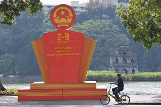 Đường phố Thủ đô rực rỡ cờ hoa, băng-rôn chào mừng 79 năm Cách mạng Tháng Tám và Quốc khánh 2/9. (Ảnh THẾ ĐẠI)