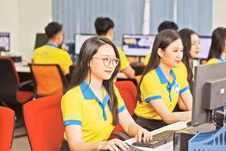 Sinh viên Trường đại học Tài chính-Marketing trong giờ thực hành.