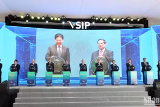Nghi thức ấn nút khởi công dự án Khu công nghiệp VSIP Thái Bình diễn ra đồng thời tại Văn phòng Chính phủ và xã Thụy Trường, huyện Thái Thụy, tỉnh Thái Bình.