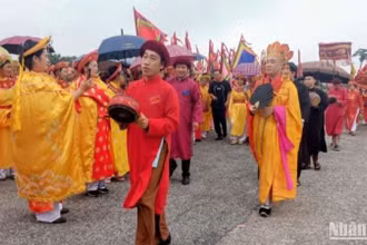 Rước nước trong Lễ hội đền Trần Thái Bình.