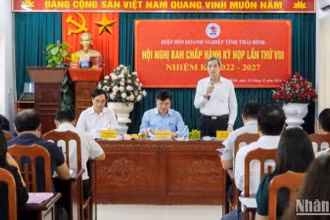 Đã có hơn 20 doanh nghiệp ủng hộ 4,3 tỷ đồng ngay trong buổi phát động xóa nhà tạm, nhà dột nát do Hiệp hội Doanh nghiệp tỉnh Thái Bình tổ chức.