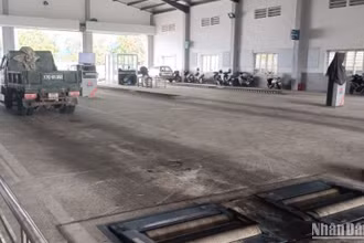 Trung tâm Đăng kiểm xe cơ giới 17-02D đặt tại huyện Đông Hưng (tỉnh Thái Bình) thưa thớt phương tiện đến kiểm định.