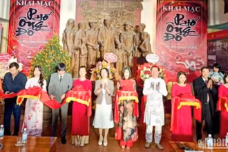 Nghi thức cắt băng khai trương "Phố ông đồ" tại Bảo tàng tỉnh Thái Bình.