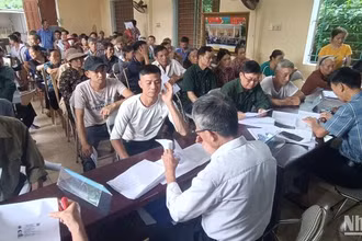 Lần đầu tiên, chính quyền huyện Vũ Thư, tỉnh Thái Bình triển khai cấp Giấy chứng nhận quyền sử dụng đất lần đầu ngay tại địa bàn cơ sở.