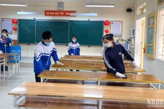 Vệ sinh lớp học có chùm ca bệnh sởi tại Trường trung học cơ sở Trần Phú (thành phố Thái Bình).