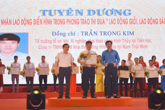 Vinh danh các điển hình tiên tiến trong phong trào thi đua yêu nước "Lao động giỏi, lao động sáng tạo".