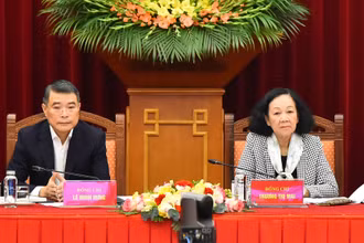 Thường trực Ban Bí thư Trương Thị Mai và Chánh Văn phòng Trung ương Đảng Lê Minh Hưng chủ trì Hội nghị giao ban công tác năm 2023 với các đồng chí Bí thư Tỉnh ủy, Thành ủy trực thuộc Trung ương.