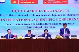 Các đại biểu chủ trì hội thảo.