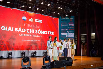 Các tác giả xuất sắc đạt giải Nhất Giải Báo chí Sóng Trẻ 2023.