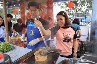 [Video] Hàng nghìn bát phở được bán trong ngày "hội phở" tại Nam Định