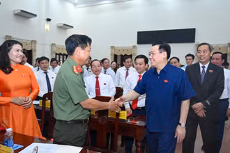 Chủ tịch Quốc hội Vương Đình Huệ với các đại biểu dự phiên họp. (Ảnh: DUY LINH)