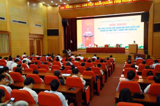 Quang cảnh buổi tiếp xúc với cử tri tại thị xã Đông Triều, Quảng Ninh.