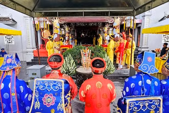 Lễ dâng hương tưởng nhớ Đức Ông Hưng Nhượng Đại Vương Trần Quốc Tảng tại đền Thượng.