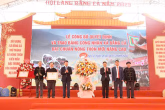 Trao Quyết định và Bằng công nhận đạt chuẩn nông thôn mới nâng cao cho xã Bằng Cả, thành phố Hạ Long.