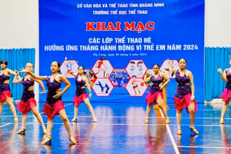 Màn biểu diễn nghệ thuật tại lễ khai mạc.