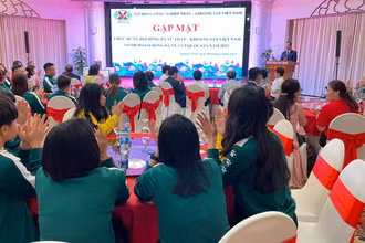 Tập đoàn Công nghiệp Than-Khoáng sản Việt Nam gặp mặt, chúc mừng và khen thưởng đội bóng đá nữ Than-Khoáng sản Việt Nam.