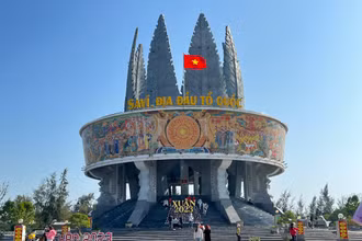 Điểm du lịch văn hoá Sa Vỹ luôn thu hút du khách đến tham quan trong những ngày Tết Quý Mão 2023.