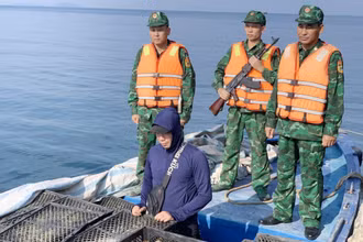 Phương tiện cùng người và tang vật bị Bộ đội Biên phòng bắt giữ.